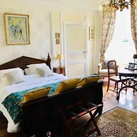 Bed & Breakfast D'hotes Chateau De La Croix Chemin 4*