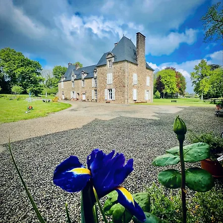 Bed & Breakfast D'hotes Chateau De La Croix Chemin 4*